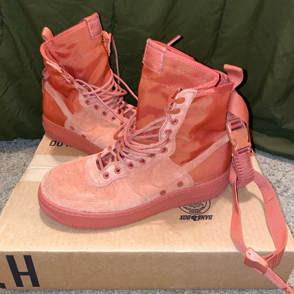 Nike Air Force SF 1